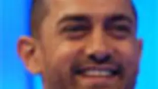 Aamir Khan on a mock rehearsal with Salman in 10 Ka Dum..
