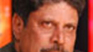 Kapil Dev, Urmila and Satish Kaushik grace SRGMP Challenge 2009.. thumbnail