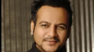 Aalim moved by Aftab's generosity!