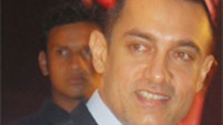 Shah Rukh scared to work with me: Aamir Khan