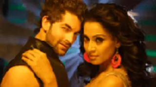 Pritam fails to create magic with 'Aa Dekhen Zara' Thumbnail