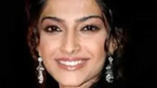 Sonam to go glamorous way. Thumbnail