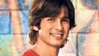 Shahid overpowers Saif... Thumbnail