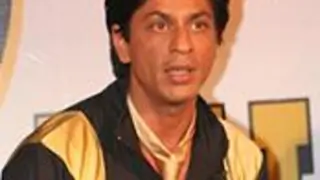SRK returns to Mumbai! Thumbnail