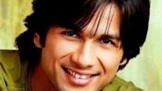 Shahid kapoor trying to hide his new look!!