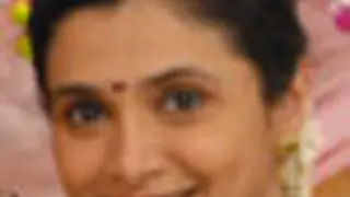 Supriya Pilgaonkar asks parents to get smart! Thumbnail