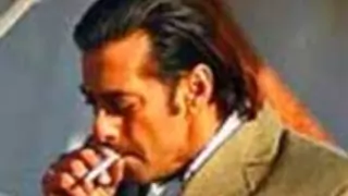Salman Khan trying to quit smoking (Film Snippets)