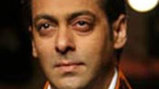 Salman sends women into a tizzy at men's fashion week