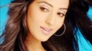 Mahie Gill faints on sets of 'Mirch' Thumbnail
