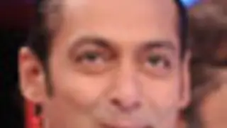 Salman Khan goes topless on 10 Ka Dum.. Thumbnail