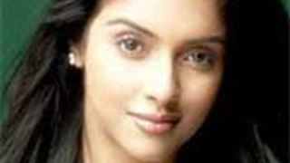 Chit Chat with Ghajini fame, Asin! Thumbnail