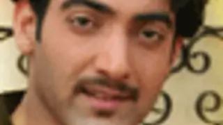 Manav Vij's reel fight hurts in reality Thumbnail