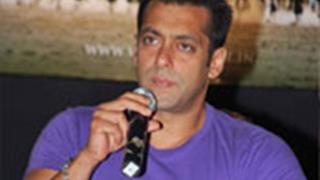 Salman unveils the first look of 'Veer'!