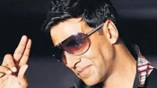 A glamarous look for Akki's next! Thumbnail