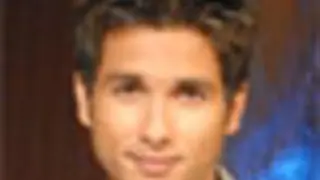Shahid forgets past favour Thumbnail