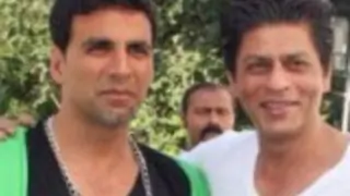 Akki's Special Text ... from SRK! Thumbnail