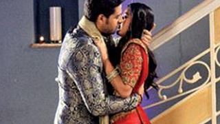 When the leads of a show CHEATED a LIPLOCK on-screen..!!