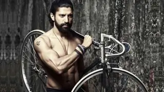 Farhan Akhtar hates doing topless photo shoots Thumbnail