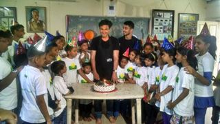Chef Vikas Khanna celebrates his Birthday with underpriviliged children!
