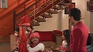 Swaragini: Swara and Sanskaar turn 'Housekeepers'! Thumbnail