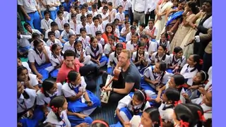 Sachin Tendulkar and Chris Martin meet school students! Thumbnail