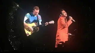 #VideoAlert:Chris Martin & A.R. Rahman perform on Maa Tujhe Salam Thumbnail