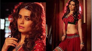 Mrunal Jain turns photographer for Karishma Tanna on the sets of Nagarjun!