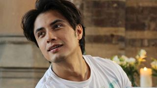 Praises galore for Ali Zafar's endearing act in Dear Zindagi!