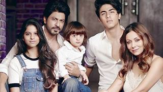 FIRST EVER family potrait of Shah Rukh Khan with his kids & wife