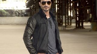 #Revealed: Vidyut Jamwal to play as a BLIND in Aankhen 2!