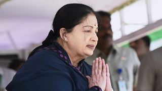 Bollywood mourns over Jayalalitha's sad demise! Thumbnail