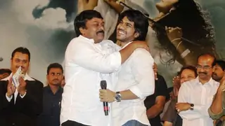 When Ram Charan matched steps with dad Thumbnail