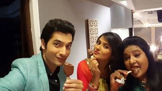 This is how Kratika and Ssharad chill on the sets of Kasam Tere Pyaar Ki!!