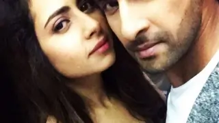 Sargun Mehta has a 'Super Special' Message for hubby Ravi Dubey! Thumbnail