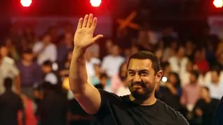 Aamir Khan returns as singer after 18 years Thumbnail