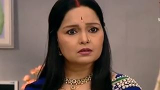 WHAAT? This actress to QUIT 'Mere Angne Mein?' thumbnail