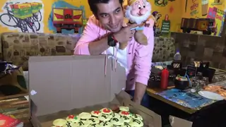 #HappyBirthdaySsharad: The actor is overwhelmed by his fan's gifts! Thumbnail