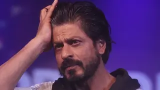 Shah Rukh Khan's 'Raees' train journey mishap: B-Town celebs REACT Thumbnail