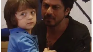 #Video: Shah Rukh Khan's CUTE Conversation with AbRam Thumbnail