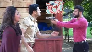 Raman to hold Inspector Abhishek at 'GUN POINT' in Yeh Hai Mohabbatein! Thumbnail