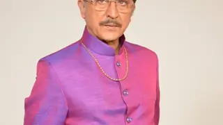 This actor lends his voice for a folk song in Dil Se Dil Tak.. Thumbnail