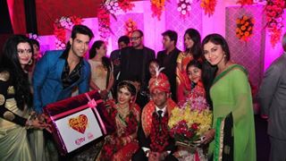 When actors Tassnim Sheikh, Abhishek Malik, and Sonali Nikam GATECRASHED a wedding!! Thumbnail