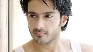 Dhruv Bhandari confirms DATING choreographer Shruti Merchant!! Thumbnail