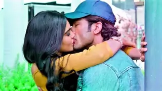 Vidyut- Adah gave 10 RETAKES for a KISSING scene in Commando 2! Thumbnail