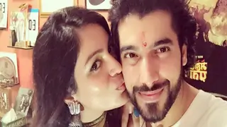 When Pooja Bisht asked boyfriend, Ssharad Malhotra about 'Casting Couch'! Thumbnail