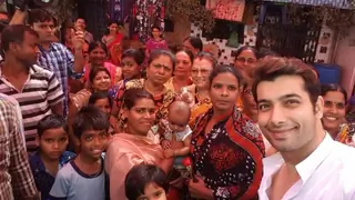 Ssharad Malhotra celebrates Women's day at a red light area! Thumbnail