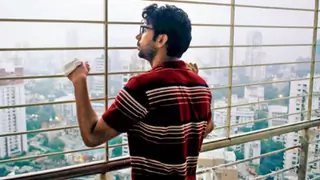 B-town bowled over by Rajkummar Rao's bravura act in Trapped! Thumbnail