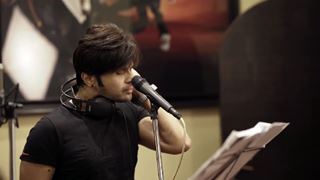 Himesh Reshammiya signs 5-year-old for a special song