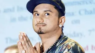 Aww: Honey Singh's CUTE gesture for his mother! Thumbnail