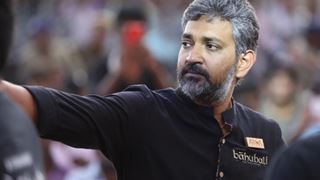 Rajamouli emotional on last working day of 'Baahubali' Thumbnail